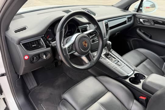 2017 PORSCHE Macan view 6