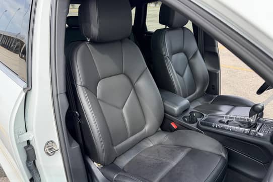 2017 PORSCHE Macan view 8