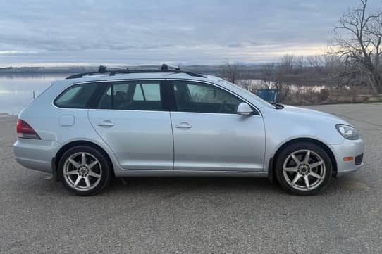 2012 VOLKSWAGEN Jetta SportWagen view 4