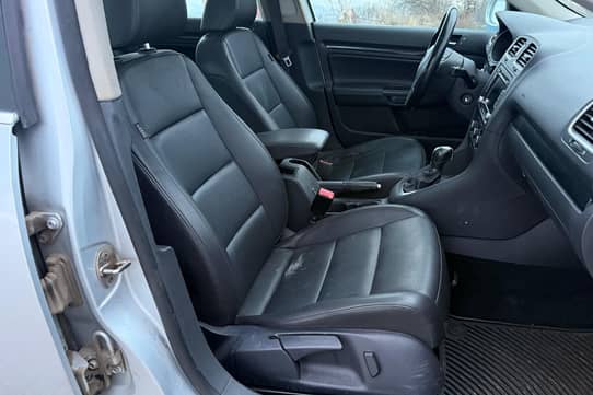 2012 VOLKSWAGEN Jetta SportWagen view 8