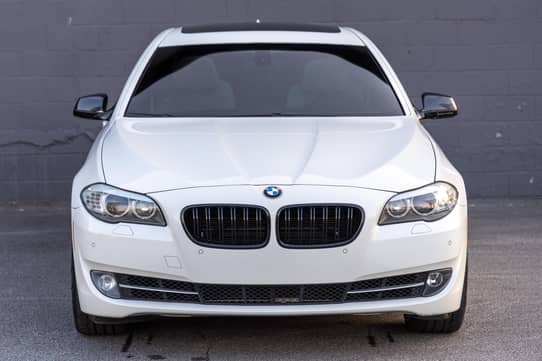 2012 BMW 550i view 2