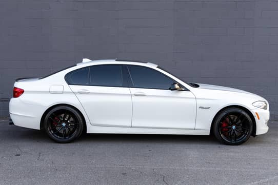 2012 BMW 550i view 4