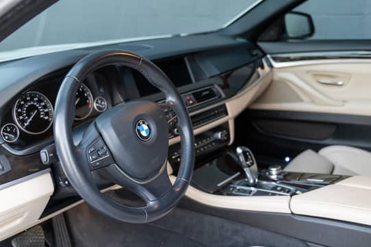 2012 BMW 550i view 6