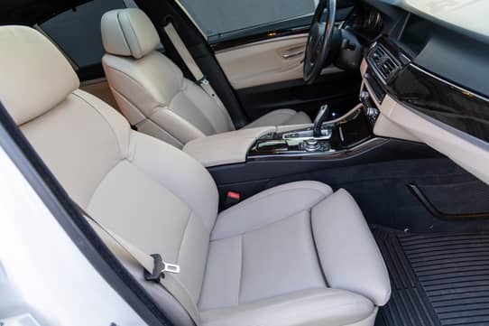 2012 BMW 550i view 8