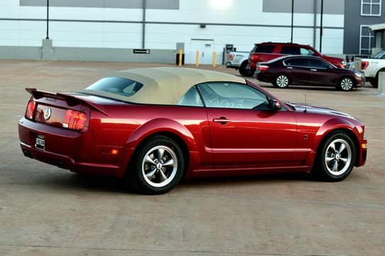 2005 FORD Mustang view 3
