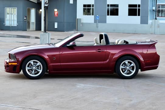 2005 FORD Mustang view 4