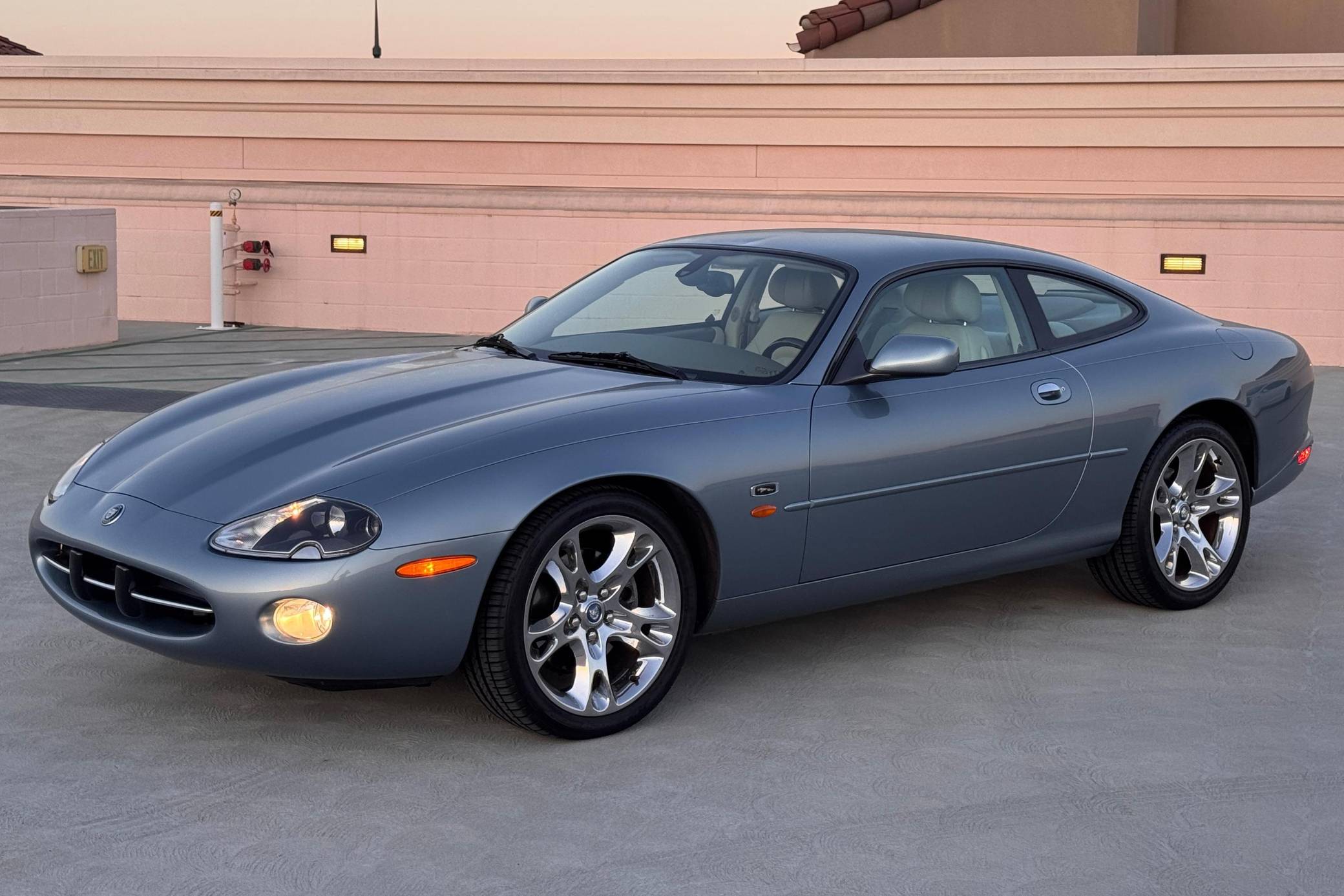 JAGUAR XK8