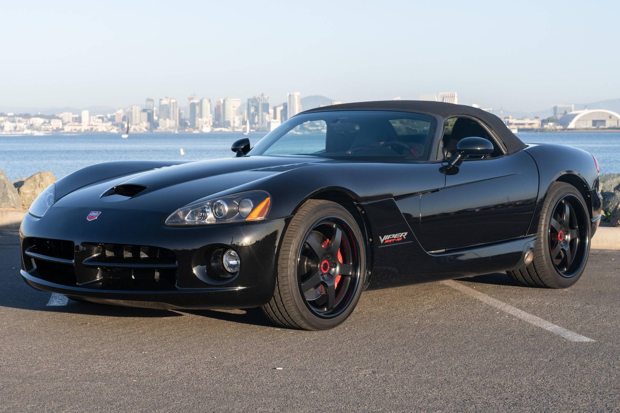 DODGE Viper