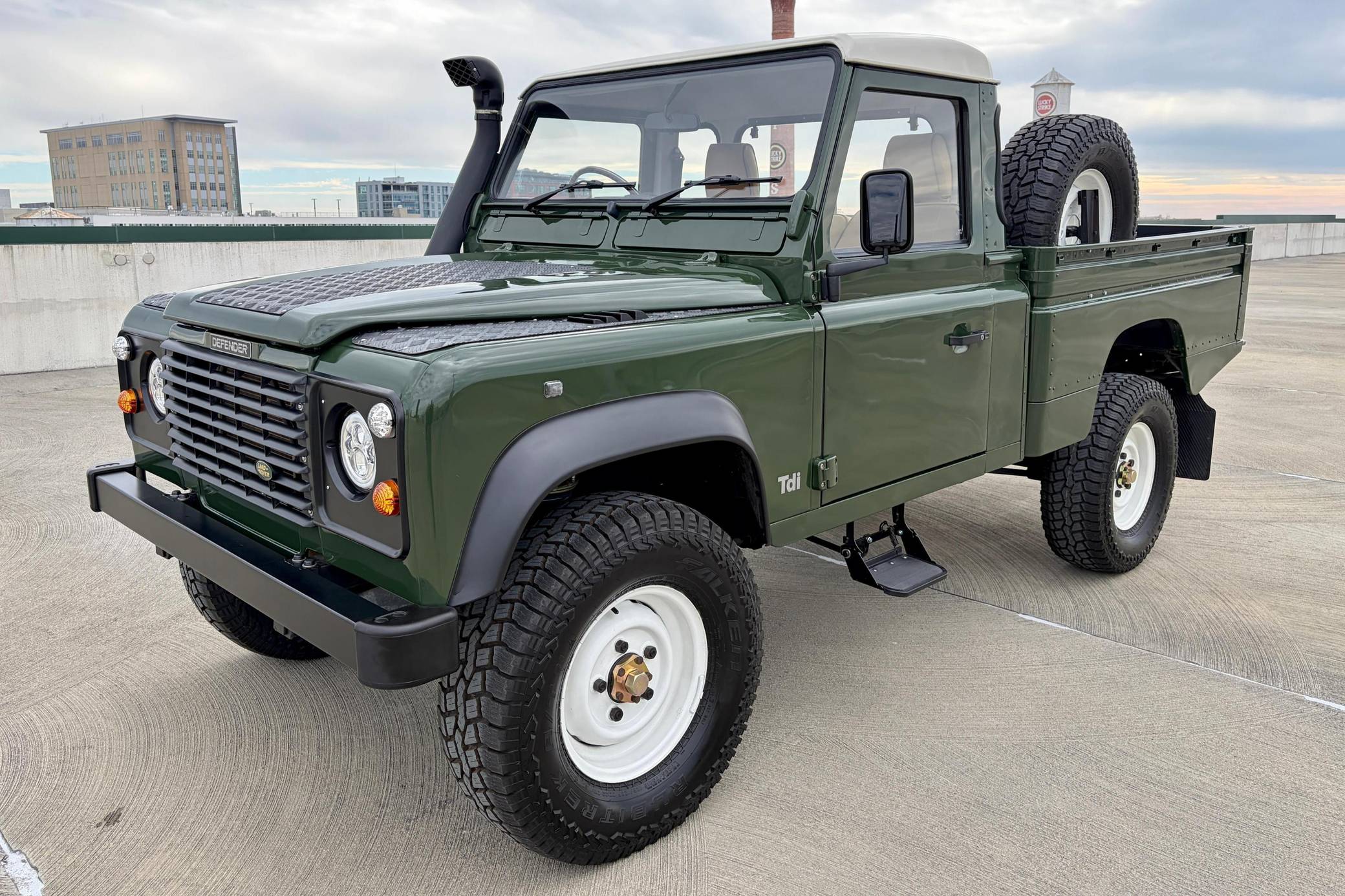 LAND ROVER DEFENDER