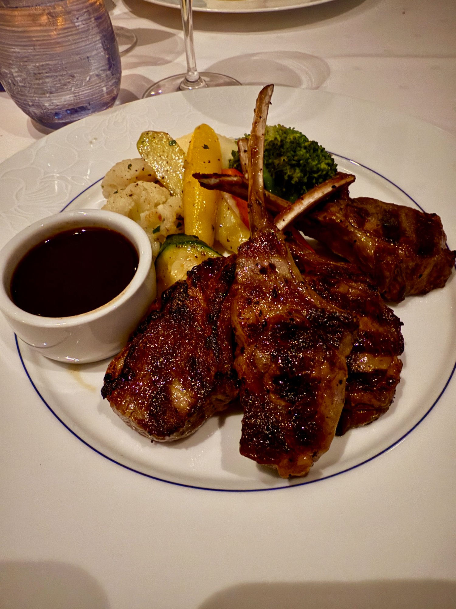Blu rack of lamb with red wine jus and roasted vegetables