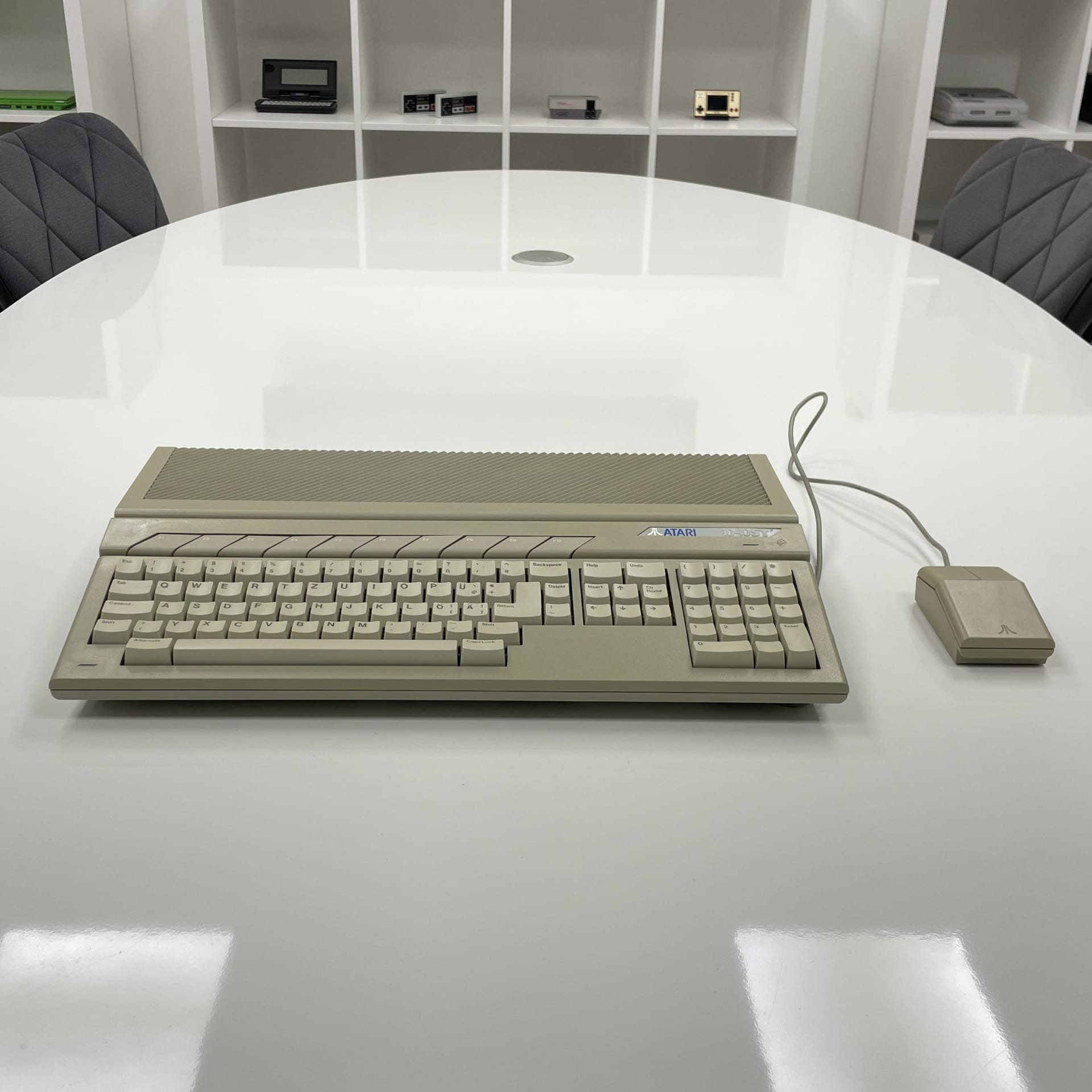 The Atari 1040ST, released in 1986, was a powerful 16/32-bit home computer featuring a Motorola 68000 CPU at 8 MHz, 1 MB of RAM, and a built-in MIDI interface, making it popular among musicians and gamers. Its advanced graphics and sound capabilities helped establish it as a key competitor in the late 1980s personal computer market.