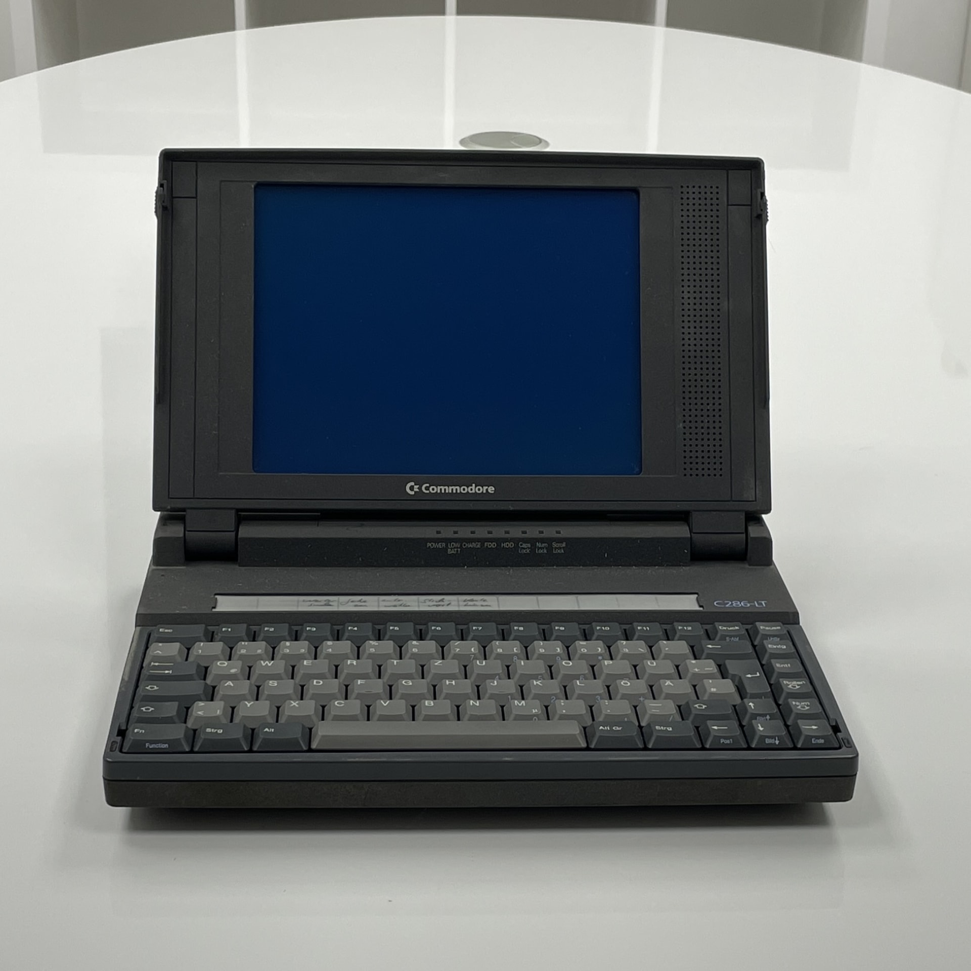 The Commodore C286-LT, introduced in 1990, was a compact laptop designed for business users, featuring an 8 MHz Intel 80286 processor, 1 MB of RAM (expandable to 5 MB), and a 9.75-inch monochrome LCD display with VGA compatibility. It included a 3.5-inch floppy disk drive, a 20 MB Conner hard drive, and ran MS-DOS 3.1. Notably, it had a built-in battery pack and was among the early laptops to offer VGA graphics in a portable form factor.