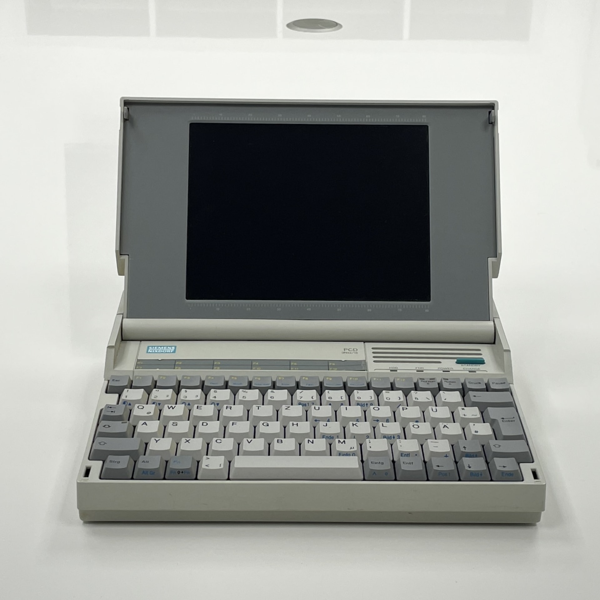 The Siemens-Nixdorf PCD-3Nsx, launched around 1991, was a compact business notebook featuring a 16 or 20 MHz Intel 80386SX processor, 2–4 MB RAM, and an 8-inch monochrome VGA LCD. It typically came with an 80 MB hard drive and a 1.44 MB floppy drive, and was rebranded by various companies, including RM (NB300), Packard Bell (386NB), and ICL (NB386s) . Notably, it utilized a Dallas RTC chip for BIOS settings and had limited BIOS support for hard drive sizes, which can pose challenges when upgrading to modern storage solutions