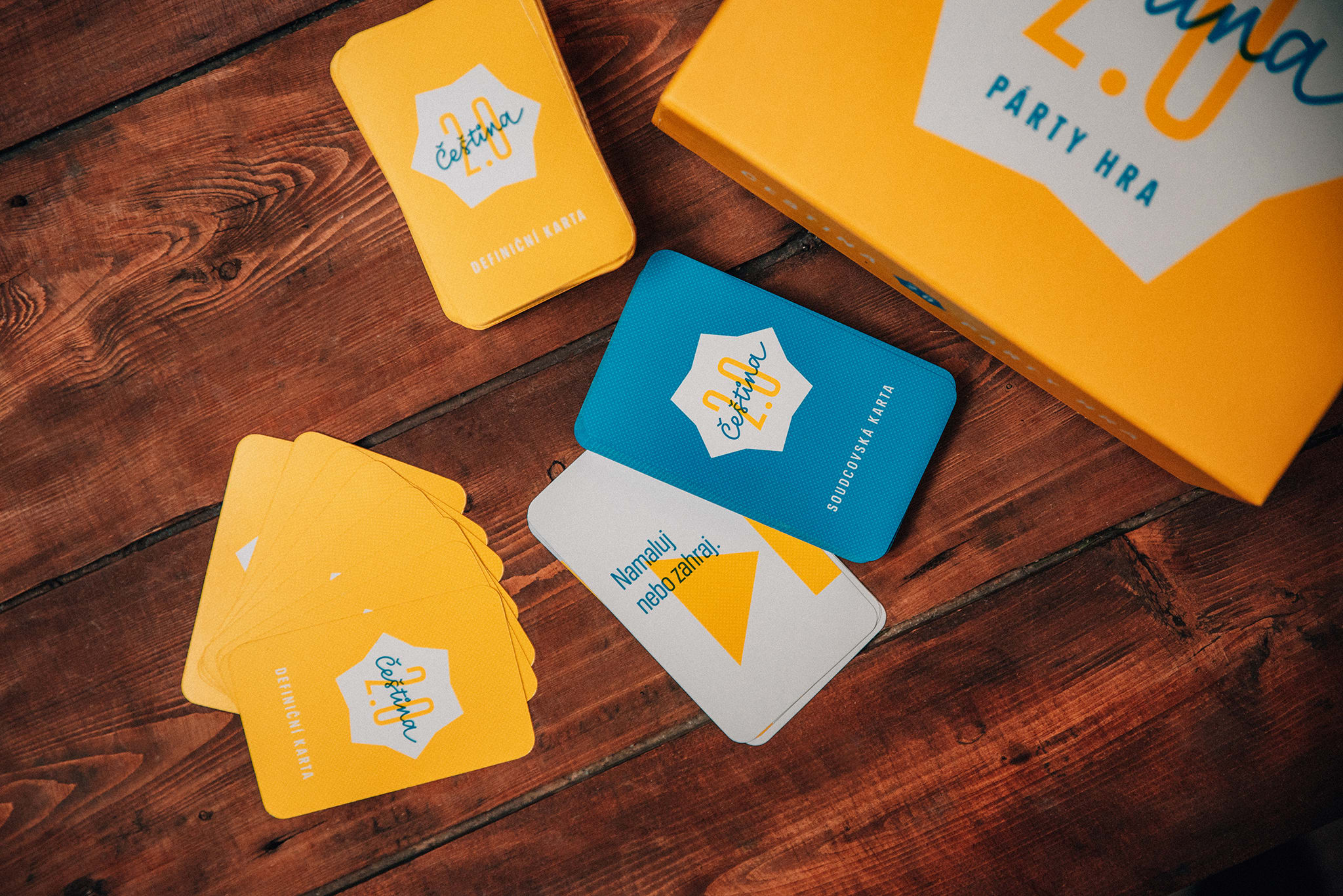 Kenjistudio - Flatlay produktová fotografie - stolní hra - karty