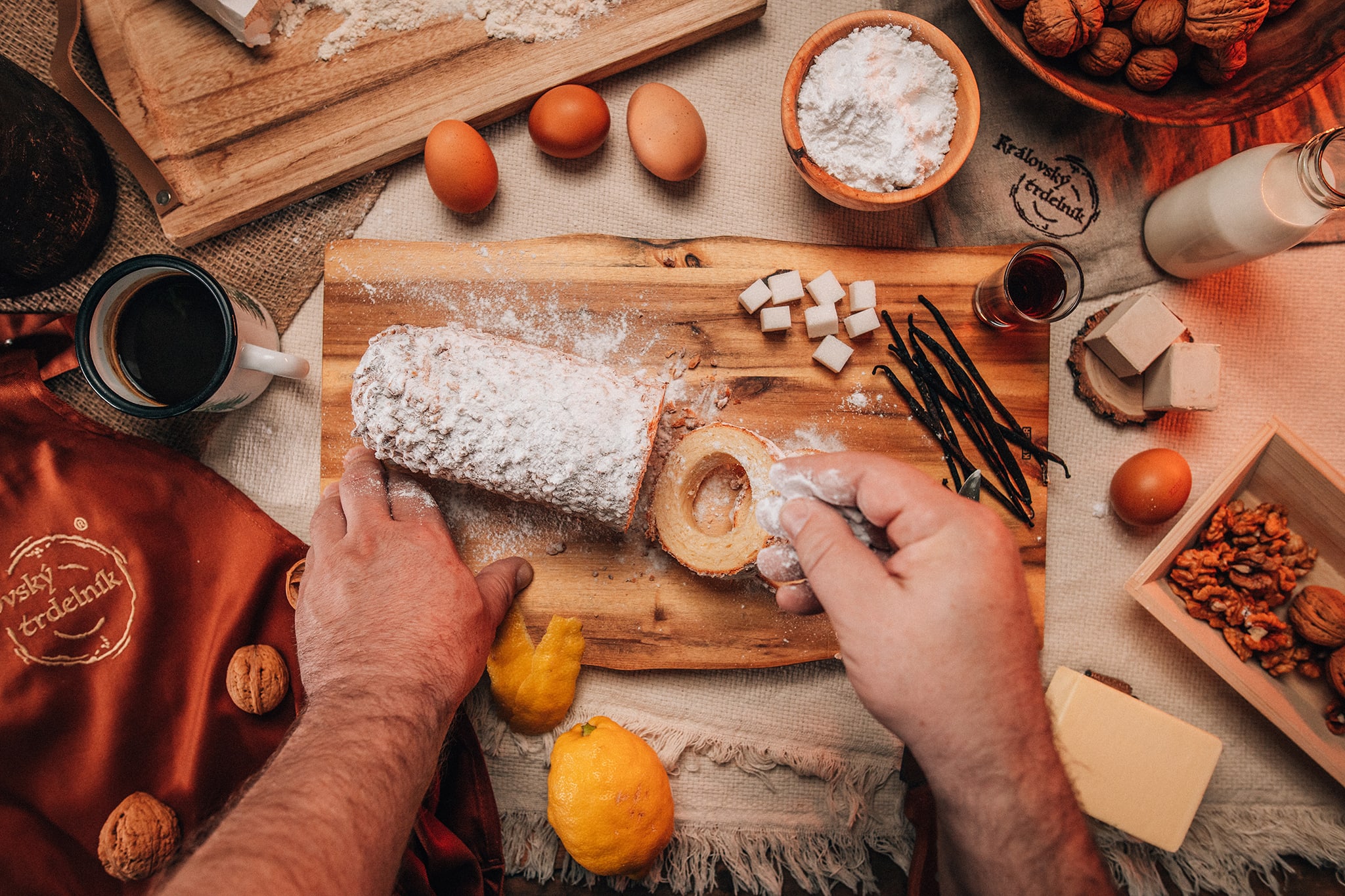 Kenjistudio - Fotografie jídla - trdelník - pečení - kuchař