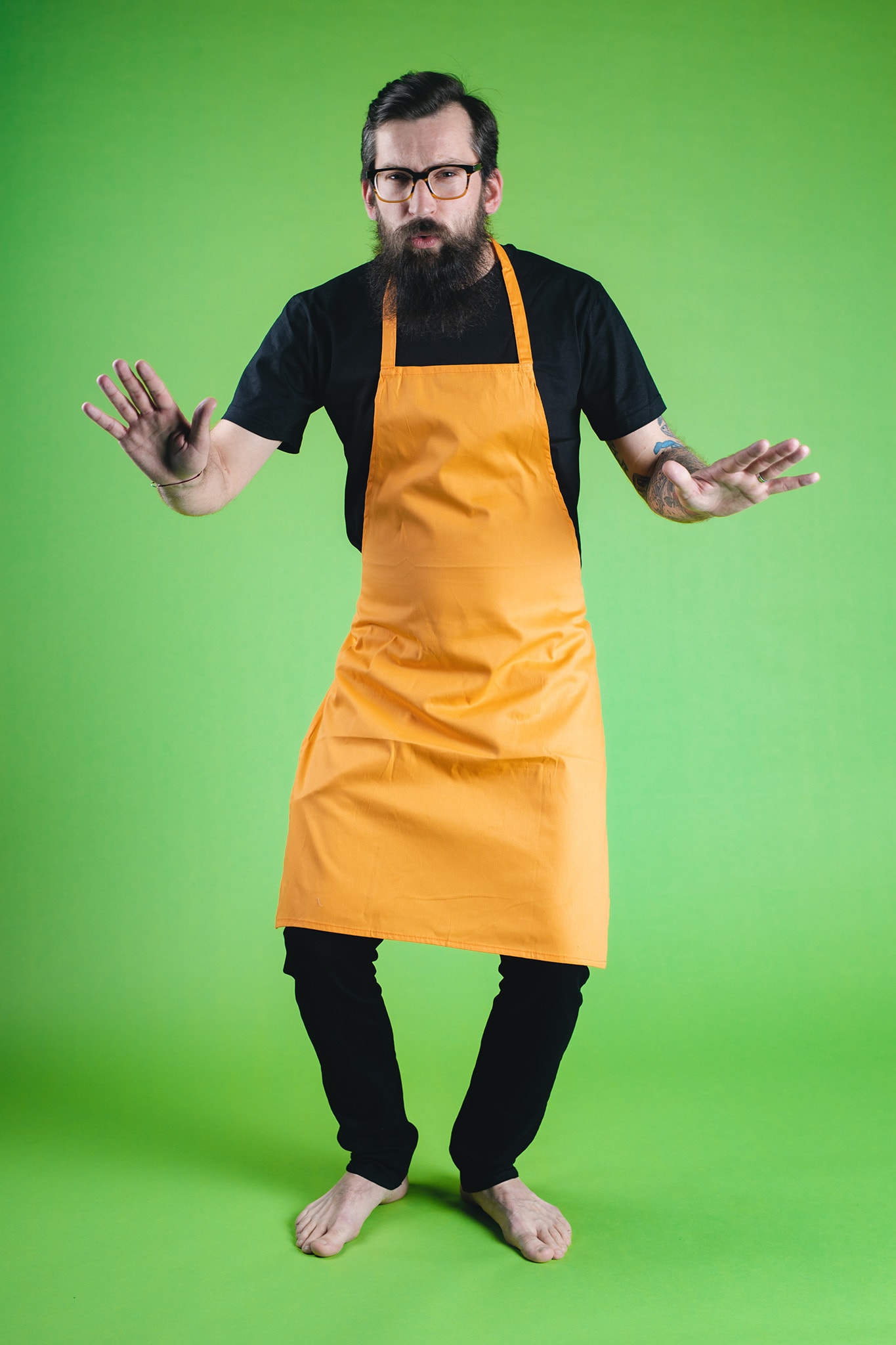 Kenjistudio - Studiový produkt - ateliérová fotografie - zelené pozadí - kuchařská zástěra