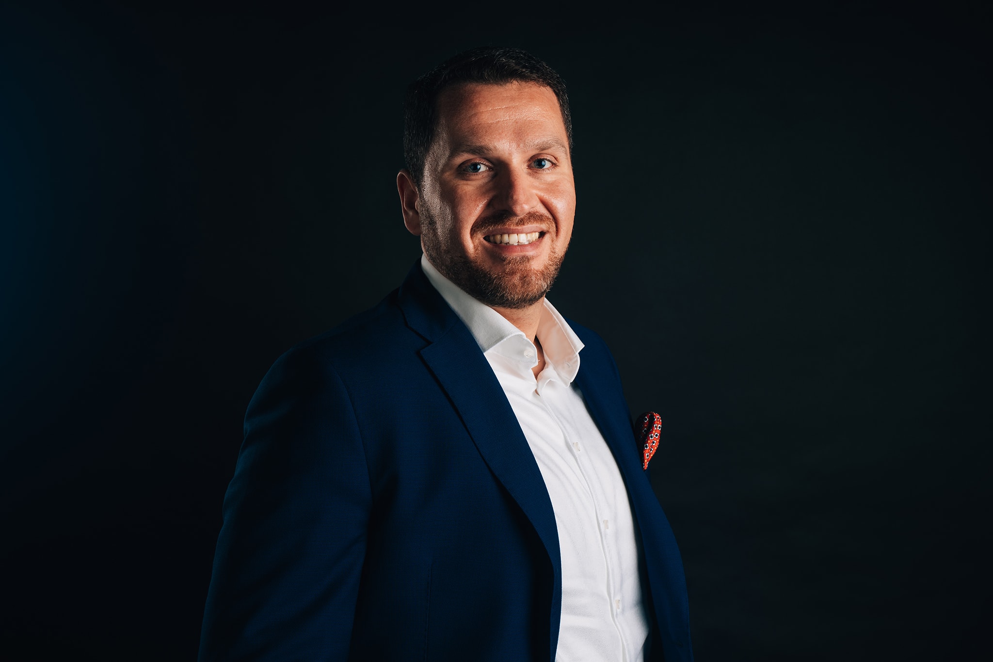 Kenjistudio - Business portrét - ateliér - černé pozadí