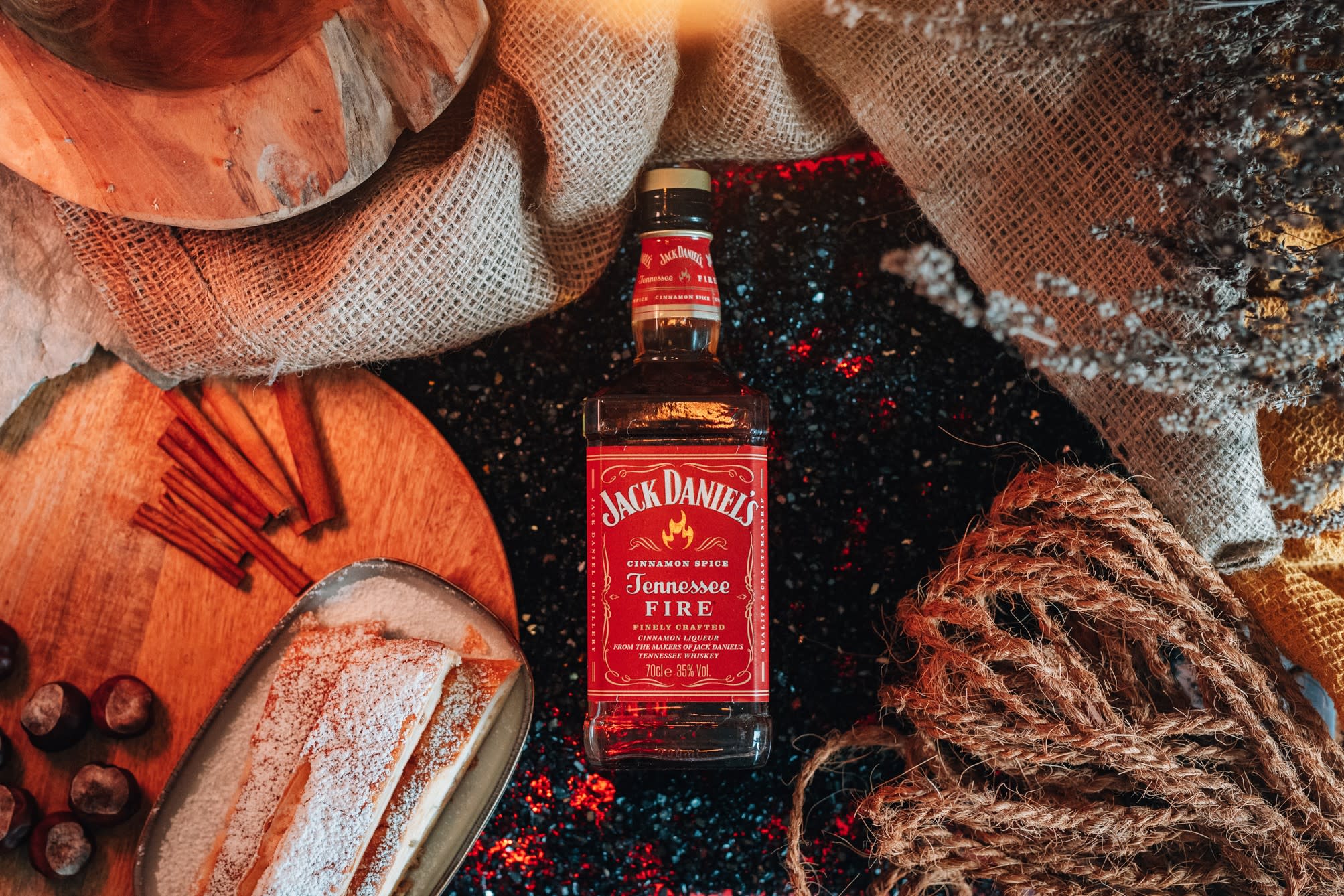 Kenjistudio - Flatlay produktová fotografie - Jack Daniel's láhev - focení potravin