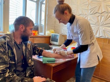 Медики двух больниц провели выездную диспансеризацию на оборонном предприятии