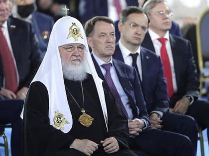 Патриарх Кирилл заявил, что Церковь не лезет в политику