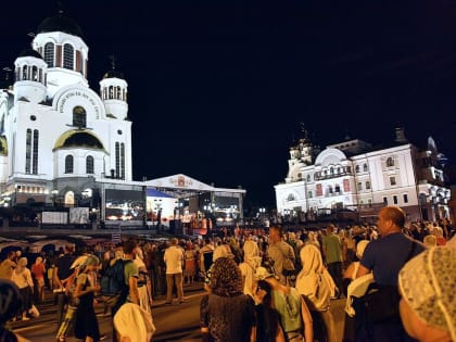 В Екатеринбурге возобновили проведение пасхального крестного хода