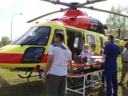 Санавиация доставила пациентов из Североуральска в Новую больницу для экстренных операций