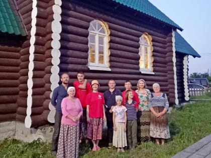 Добровольцы помогли сельскому приходу в рамках нового епархиального проекта