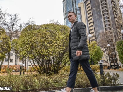 Константин Бельков, бар-менеджер: «Осень это лучшее время для прогулок в парке, когда можно погулять и насладиться прекрасными красками этого времени года». В Екатеринбурге +8 град