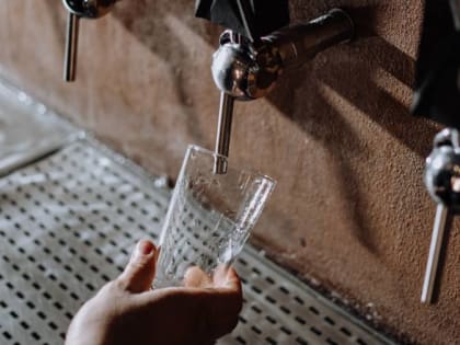 Учёные назвали вызывающий рак кишечника у мужчин напиток