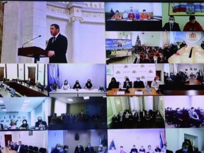 Евгений Куйвашев провел новогодний приём представителей общественности Свердловской области