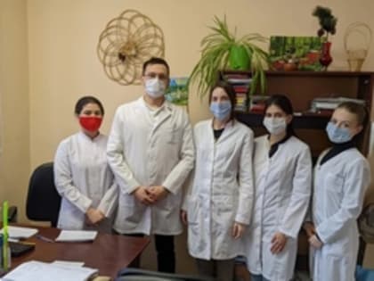 Более 500 студентов медуниверситета помогают врачам в поликлиниках на Урале