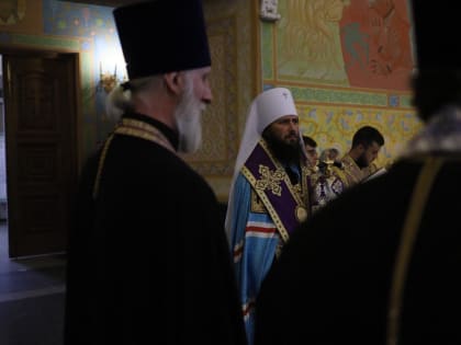Накануне праздника Крестовоздвижения митрополит Евгений и митрополит Феодор совершили всенощное бдение