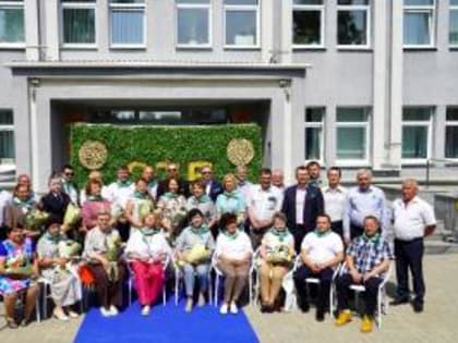 В Берёзовском обновили Аллею славы