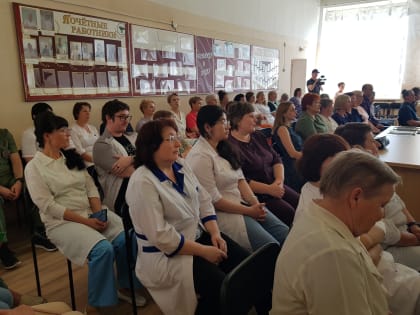 ПОЗДРАВИЛИ МЕДИКОВ С ПРОФЕССИОНАЛЬНЫМ ПРАЗДНИКОМ