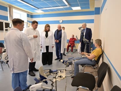 Евгений Куйвашев высоко оценил потенциал Екатеринбургского научного медцентра профилактики и охраны здоровья рабочих промпредприятий Роспотребнадзора