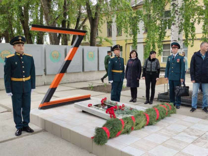 Ксения Собчак оценила открытый в Екатеринбурге памятник в виде Z