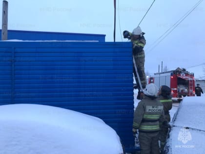 В Каменске-Уральском в пожаре сгорел гараж