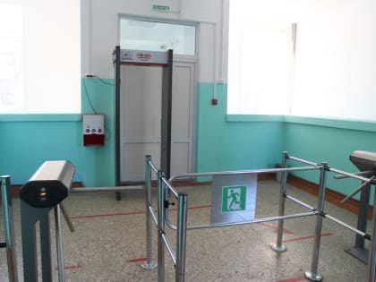 Безопасность каменских школ обеспечена