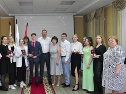 Выпускникам Тавдинского городского округа вручили медали