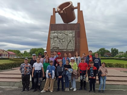 В Красноуральске прошла краеведческая прогулка по памятным местам города