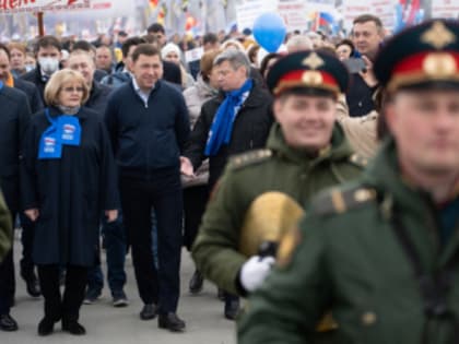 Евгений Куйвашев вместе с десятками тысяч уральцев вышел на Первомайскую демонстрацию