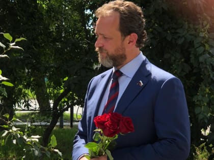 Андрей Кузнецов открыл губернаторскую кампанию визитом на родину Николая Кузнецова