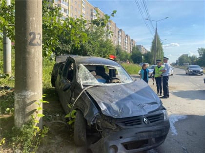 На Вагонке Renault въехал в дерево — двое погибших