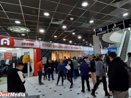 Директора и учредители крупнейших торговых центров Екатеринбурга обратились к губернатору с просьбой смягчить QR-режим