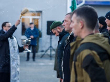 «Обращение ко Господу всегда будет услышано»: священник Екатеринбургской епархии благословил мобилизованных в Березовском военкомате