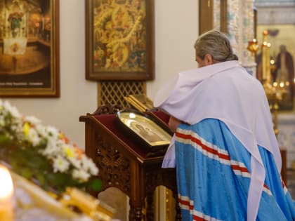 Преосвященные архипастыри Православной Церкви совершили литургию в престольный праздник храма «Большой Златоуст»