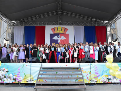 В 2023 года в Краснотурьинске — 23 медалиста, три стобалльника и 36 выпускников с красным дипломом!