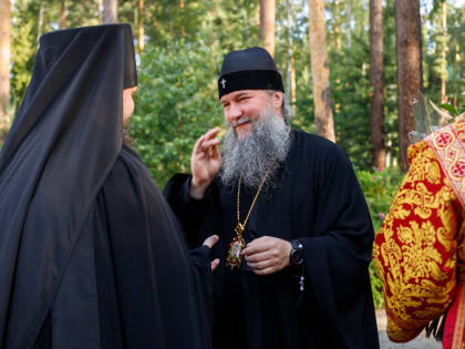 Митрополит Евгений совершил Божественную литургию в обители Царственных страстотерпцев