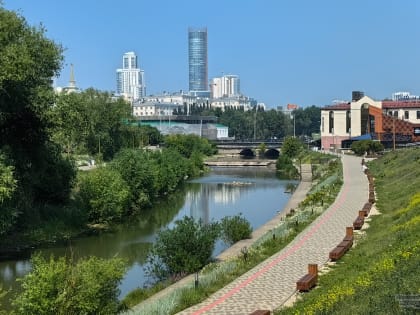 В Екатеринбурге построят 12 мостов через реку Исеть