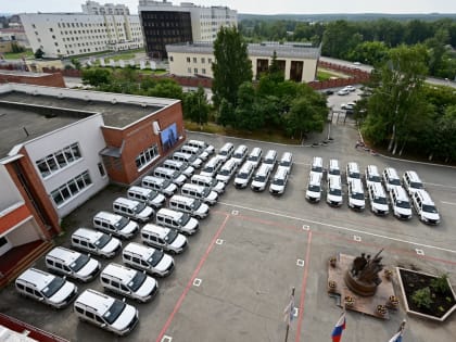 Уральские больницы получили новые автомобили